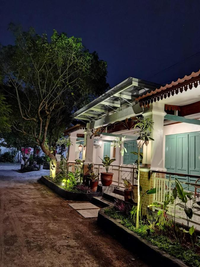 Ndalem Kinasih Homestay Syariah Surakarta  외부 사진