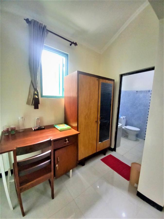 Ndalem Kinasih Homestay Syariah Surakarta  외부 사진