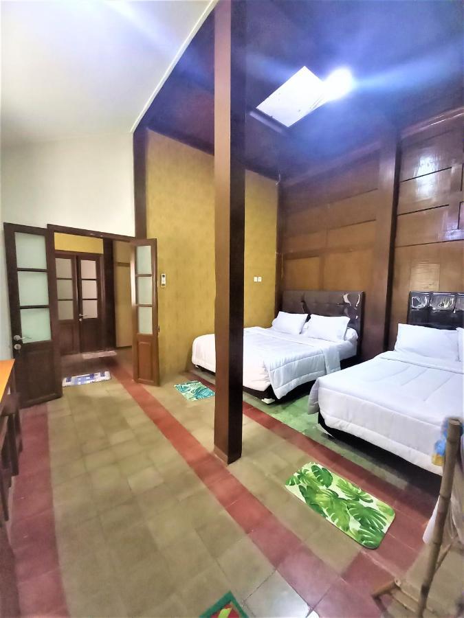 Ndalem Kinasih Homestay Syariah Surakarta  외부 사진